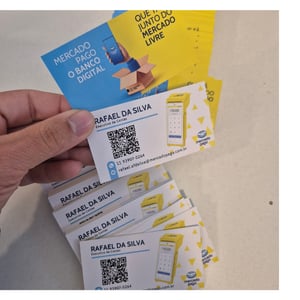 Cartão de visita Couchê 300g 9x5cm 4x4 Verniz Total frente Corte Reto 