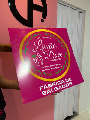 Placa em PVC adesivada
