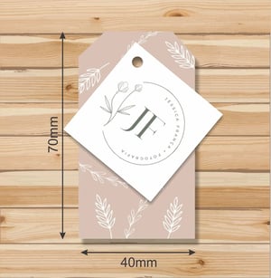Tag Roupas 5x18cm Papel Couchê 300g 5x18 Centímetros Frente e Verso Colorido Laminação Fosca Cantos Retos + Furo 3mm Entrega em até 5 dias úteis