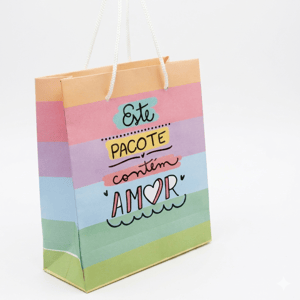 Sacola de Papel Personalizada 17x25cm Sacola de Papel Off7 180g 17x25cm Impresso colorido na parte de fora da sacola  Acabamento em Cordão e Ilhós. 