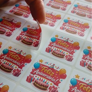 Kit Aniversário – Etiquetas Personalizadas (30 ou 50 unidades | 4cm ou 5cm)