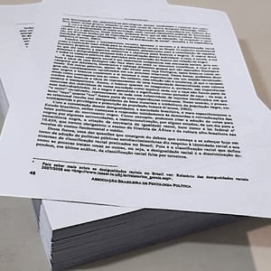 Impressão P&B A4 | Rápida, Econômica e Nítida | frente | frente e verso Papel sulfite 75g 21x29,7cm (A4) Frente Preta e Branca ou Frente e Verso Preta e Branca Sem laminação corte reto ✔ Produção própria ✔ Controle de qualidade ✔ Ideal para uso profissional ✔ Envio fácil do arquivo após a compra (WhatsApp ou sistema)