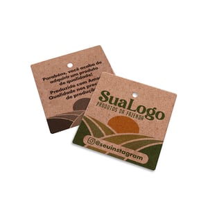 Tags Padrão Furo | Kraft | 45,5mm x 51mm Papel Kraft 250g Arte 45,5mm x 51mm 4x4  Furo Padrão, Sem Laminação e Sem Verniz Tags rústicas em papel kraft, ideais para moda, artesanato, alimentos artesanais e identificação de produtos com estilo natural.