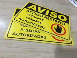 Placa em PS Adesivado Placa de PS revestida com Adesivo Impresso Personalizado   Corte Reto 