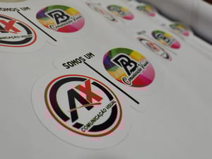 Adesivo Fosco com Recorte Eletrônico Vinil Branco 7x7cm 4x0 Fosco Com Recorte Eletrônico 7x7cm