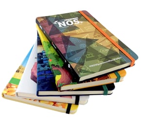 Agenda Tipo Moleskine 9x14 cm - Capa Couchê ★ Miolo offset 75g ou Pólen 80g ★ 9x14 cm - Couchê ★ Capa 4x0 Laminada BOPP ★ Capa Lâminada BOPP Fosca ou Brilho sem Verniz ★ Lombada Costurada ★ Miolo sem Impressão