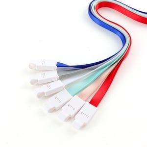 Cordão para Crachá Liso com Presilha | Pronto para Uso - 11112503 poliéster Medida: 43,2 cm de comprimento (sem presilha) x 1 cm de largura Modelo liso, sem impressão   