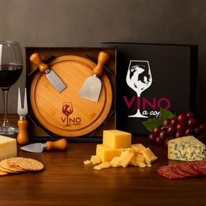 Conjunto para Queijo em Bambu 5 Peças | Kit com Tábua e Facas Inox - PD-15043  Conjunto para Queijo em Bambu 5 Peças Gravação a Laser   O conjunto é muito versátil e pode ser usado em diversas ocasiões