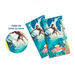 Tag Couchê 250g 4,5x5cm - Personalize Suas Lembranças - TAGCOU250 Couchê 250g Tag Couchê 250g 4,5x5cm Impressão Laser Colorida 4x0   Colorido em um lado, permitindo que sua marca se destaque de forma vibrante