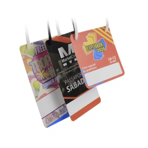 Credencial em Papel 300g com Cordão - Identificação Eficiente e Criativa - 2023042502 Papel 300g Dimensões: 8,8 x 9,94 cm 4x0 (impressão em um lado)  Cantos arredondados, dois furos e cordão incluído identificação eficiente e estilizada em seus eventos