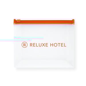 Necessaire Plástica Personalizada MARGOT - Praticidade para Viagens - 92741  Necessaire Plástica Personalizada MARGOT Gravação silk em 1 cor   Ideal para viagens, com fecho hermético e personalizado em 1 cor. Peça já a sua!