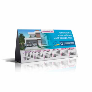 Calendário de Mesa Triangular Personalizado — 2023080803 papel couchê 150g Calendário de Mesa Triangular Personalizado Impressão Digital   Perfeito para exibir sua marca durante todo o ano em recepções, escritórios e pontos de atendimento.