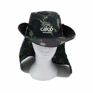Chapéu Australiano Personalizado com Saia — Pintado Frente — CBCHA35 Oxford ou Brim Chapéu Australiano Personalizado com Saia Impressão Digital Colorida Frente   Perfeito como EPI para trabalhos ao ar livre, para pesca, atividades rurais, uniformes e brindes promocionais que exigem visibilidade e durabilidade.