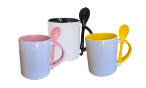 Caneca reta com colher - Interior e Alça colorido fabricada em Cerâmica, Medidas: 21x 9,5. Várias cores,  acabamento Brilhoso. 