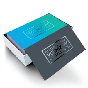 Cartão de visita com verniz localizado Couchê 300g 9x5cm 4x4 Laminação Fosca e Verniz Localizado F/V Corte Reto 