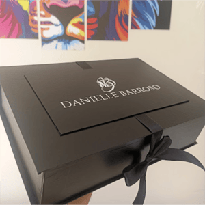 Caixa Cartonada Papelão Holler 22x8x32cm  Adesivo vinil FIta 