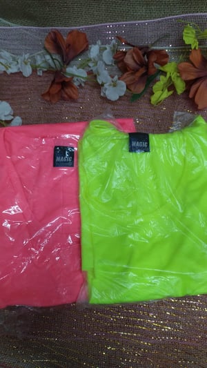 camiseta regata neon      