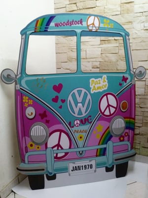 Display Kombi para fotos Mdf e Adesivo Vinil 1 x1,50 mt 4x0 Adesivo Vinil fosco Corte eletrônico Display feito em MDF com recorte eletrônico e personalizado por adesivo vinil fosco impresso em alta resolução, é possível personalizar a placa com nome e data