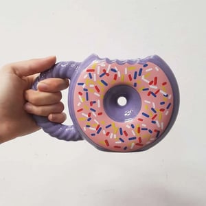 Caneca 3D Donuts Mordido