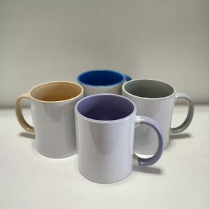 Caneca personalizada com alça e interior colorido
