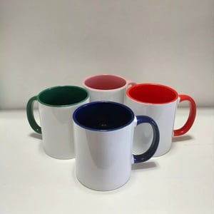 Caneca personalizada com alça e interior colorido