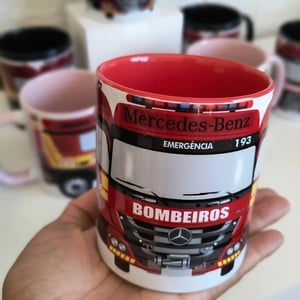 Caneca personalizada com alça e interior colorido