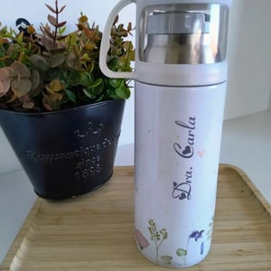 Garrafa térmica com copo personalizada