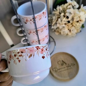 Torre com 4 xícaras personalizadas