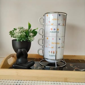 Torre com 4 xícaras personalizadas