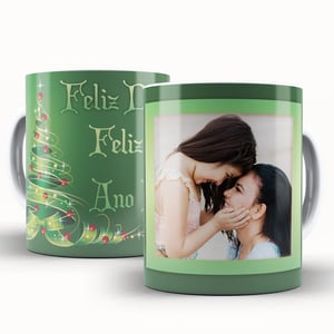 Caneca Personalizada com Uma Foto - Feliz Natal e Feliz Ano Novo Caneca de Cerâmica 325ml Área de Impressão = 20 x 9,5cm    Após concluir o pagamento, clique em preencher formulário para anexar seu arquivo ou escrever seu texto