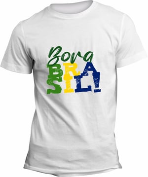 Camiseta Branca Unissex Personalizada Pronta - Bora Brasil Poliéster Área de Impressão = 20x28cm Impressão frente   