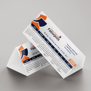 Calendário 2026 Personalizado Couchê 250g 21x12cm Montado 4x0 - Frente Colorido sem Verniz Vincado e com Dubla fase para colar Formato final Triangulo