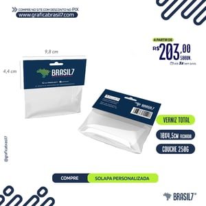 SOLAPA Lapela 10X4,5 Verniz Total Frente Couchê Brilho 250g. 9,8x4,4cm Fechado | 9,9x8,8cm Aberto 4x0 Impressão por fora Verniz Total Frente. Vinco central + Furo Padrão