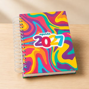 Agenda 2027 - A5 - 50 Unidades + Brinde Miolo Sulfite 75g P&B 14x20 Capa personalizada colorida 4x0, miolo P&B e opções de personalização interna Capa brilho, fosca ou semibrilho Wire-O Guardas personalizadas e folha de rosto personalizada opcionais