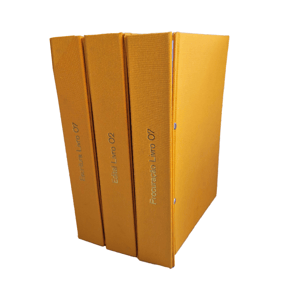 Capas Avulsas personalizada em Tecido Jeans Amarelo JEANS Formato: 24 x 34 cm  JEANS  Revestidas com tecido jeans amarelo quimado com personalização