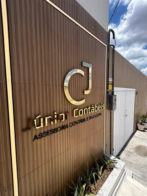 LOGO EM ACRÍLICO COM PVC EXPANDIDO