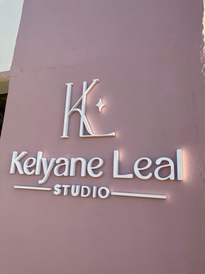 LOGO EM PVC EXPANDIDO