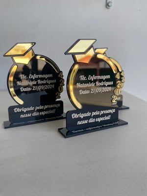 LEMBRANCINHA ABC ACRÍLICO PRETO COM DOURADO      