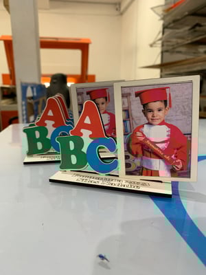 LEMBRANCINHA ABC MDF BRANCO 12X9CM  FOTO 5X8CM      