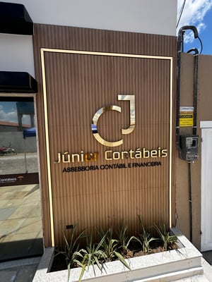 LOGO EM ACRÍLICO COM PVC EXPANDIDO