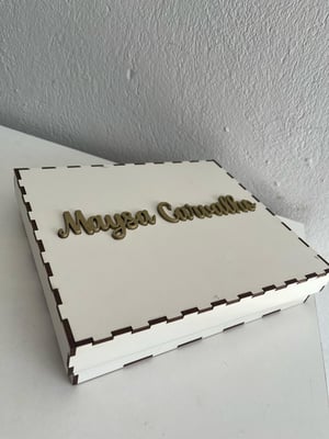 CAIXA EM MDF BRANCO 20X20X5CM COM NOME      