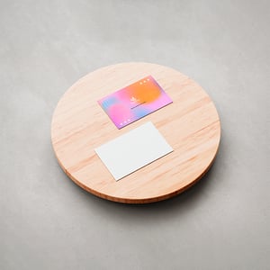 Cartão de Visita Couchê 300g 48x88mm 4x0 / 4x1 / 4x4 Laminação Holográfica 1/0 Corte Reto 