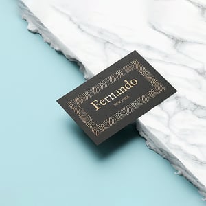 Cartão de Visita Couchê 350g 48x88mm 4x0 Lamin. Fosca + Hotstamp Corte Reto 