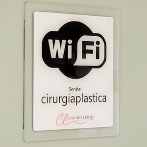 Logo em Acrílico 8mm Acrilico  4/0 Impressão Retroverso  Largura Limite de 100cm