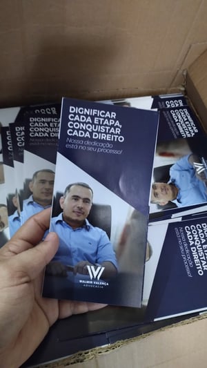 Folhetos Couchê 115g 20X30 CM 4x4 Sem verniz Corte Reto 2 DOBRAS