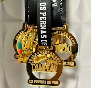 Medalha em Acrílico Espelhado c/ Cordão personalizado Acrílico 2mm 7X7,5 cm Gravação a Laser  Corte a laser 