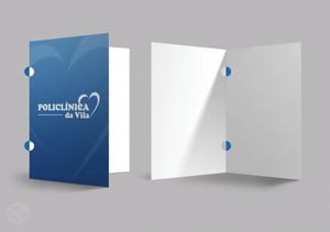 Pasta - Orelha e Vinco sem bolsa (250 Unidade) couchê 300g 31x45cm cores 4.0 Verniz Total Brilho Frente corte reto (com ou sem orelha ) 