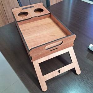 Bandeja Café Da Manhã Com Pézinhos E Porta Copos Em Mdf
