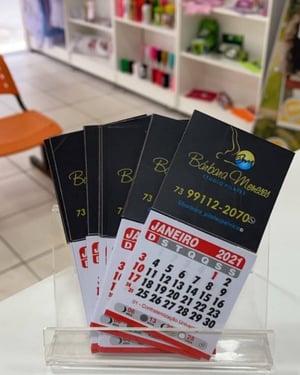 Imã de Geladeira com Mini Calendário 2026