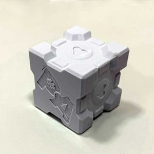 Companion Cube Plásticos termoplásticos 4x4x4 cm ou 5,8x5,8x5,8 cm 1 cor Impressão 3D  Material Produzido e Faturado por N.K.T Ltda